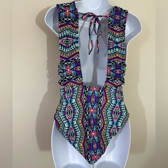 No Bounderies sz lg 11-13 jr swimsuit  beautiful style looks top quality - Picture 2 of 13